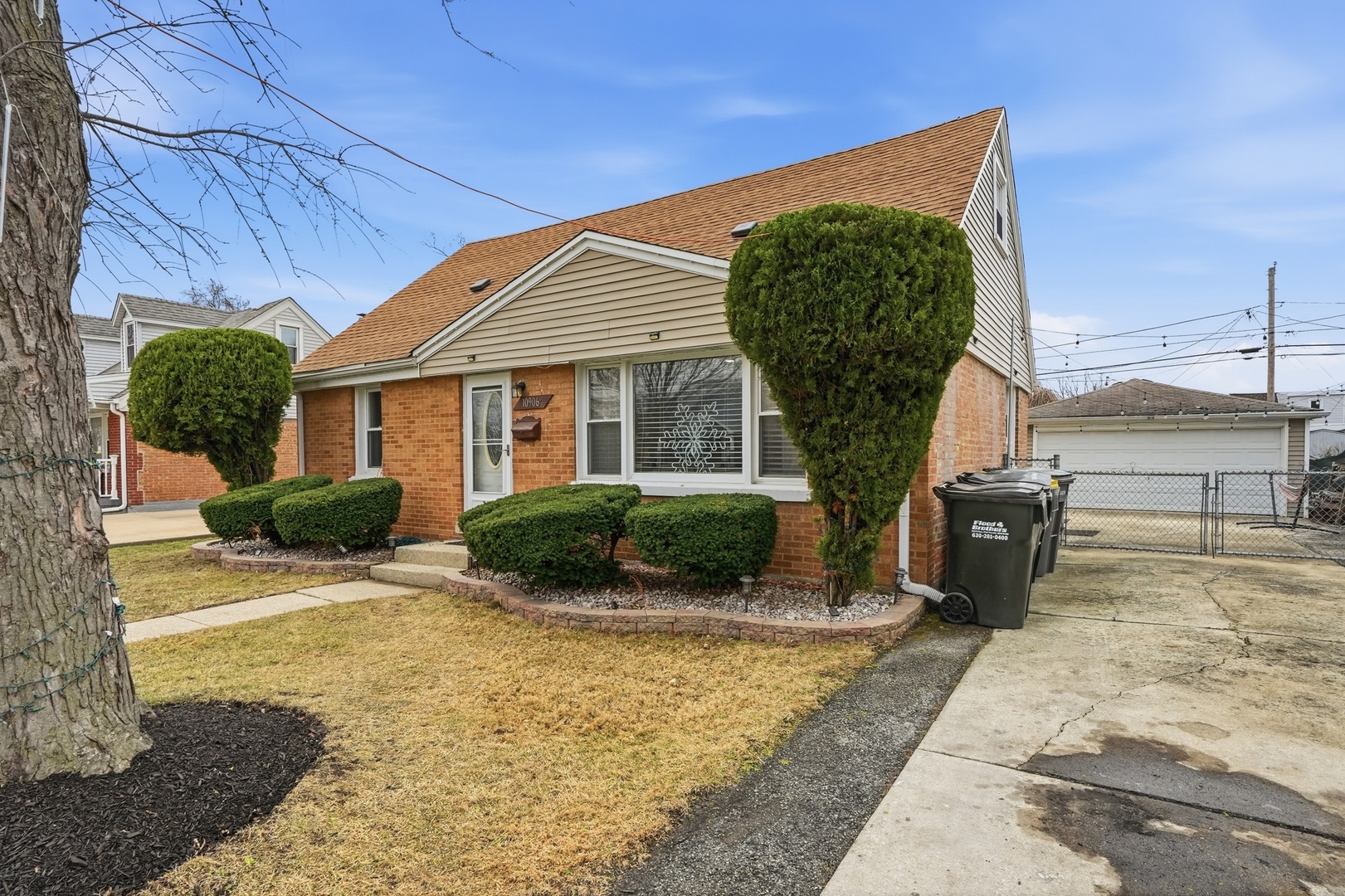 10906 McVicker Avenue Chicago Ridge, IL 60415 - Photo 3 of 27 Gallery Image 3