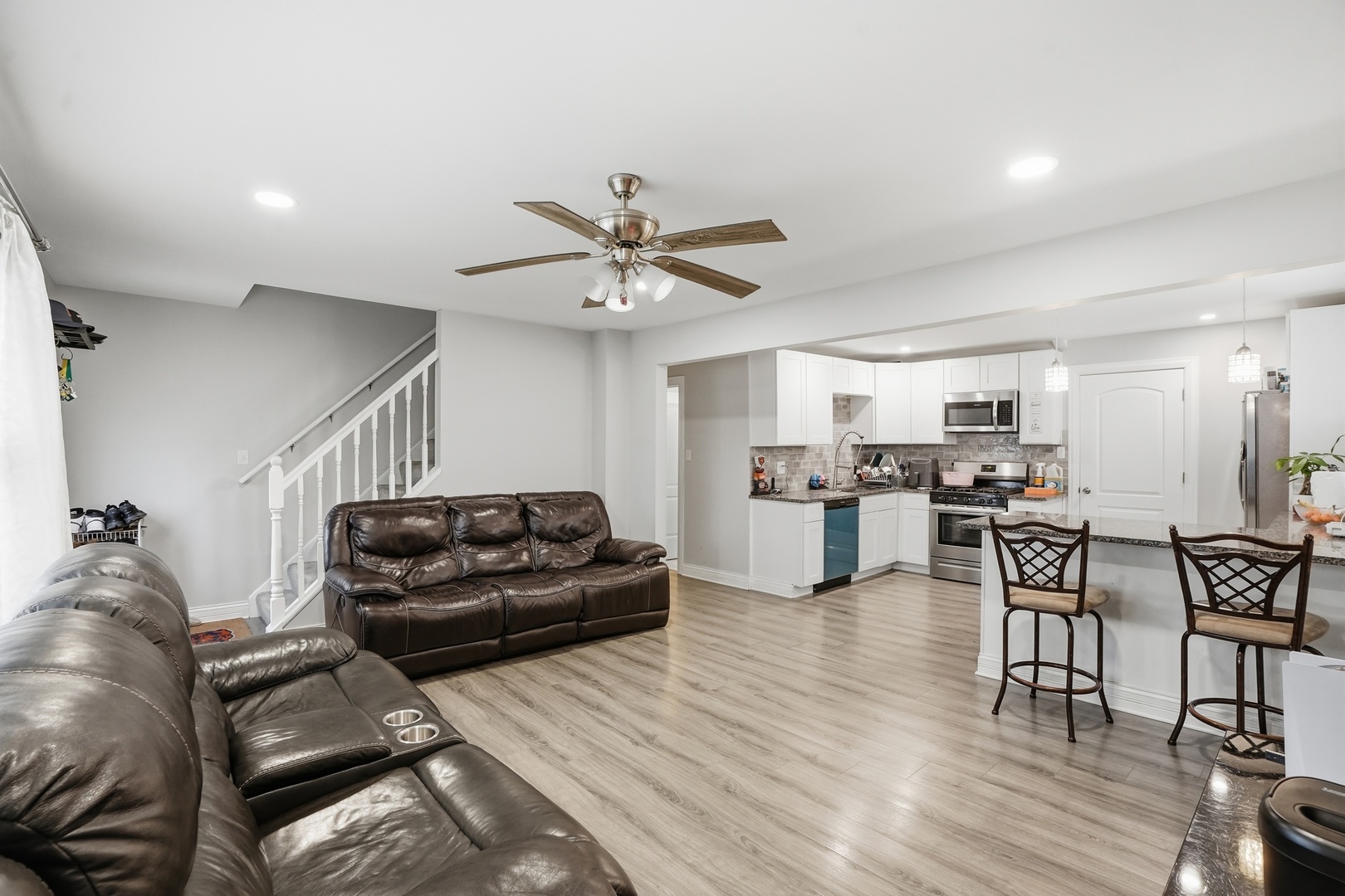 10906 McVicker Avenue Chicago Ridge, IL 60415 - Photo 6 of 27 Gallery Image 6