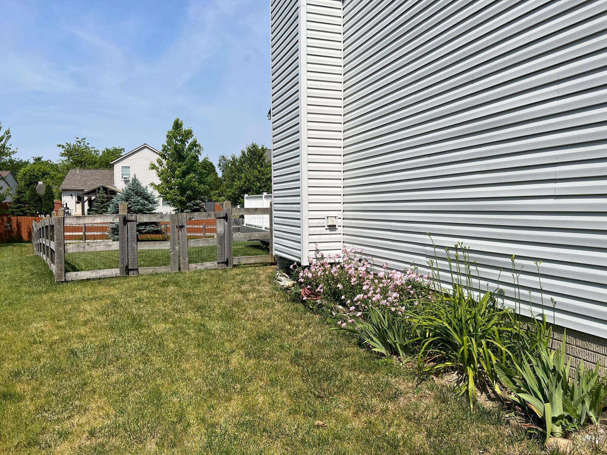 142 Harvard Loop Delaware, OH 43015 - Photo 33 of 37 Side Yard