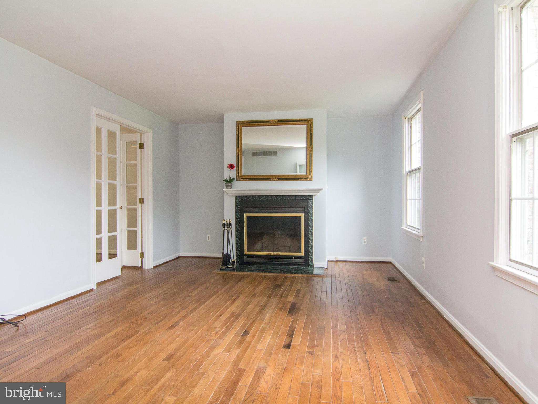 Heatolater Fireplace with blower Living Room