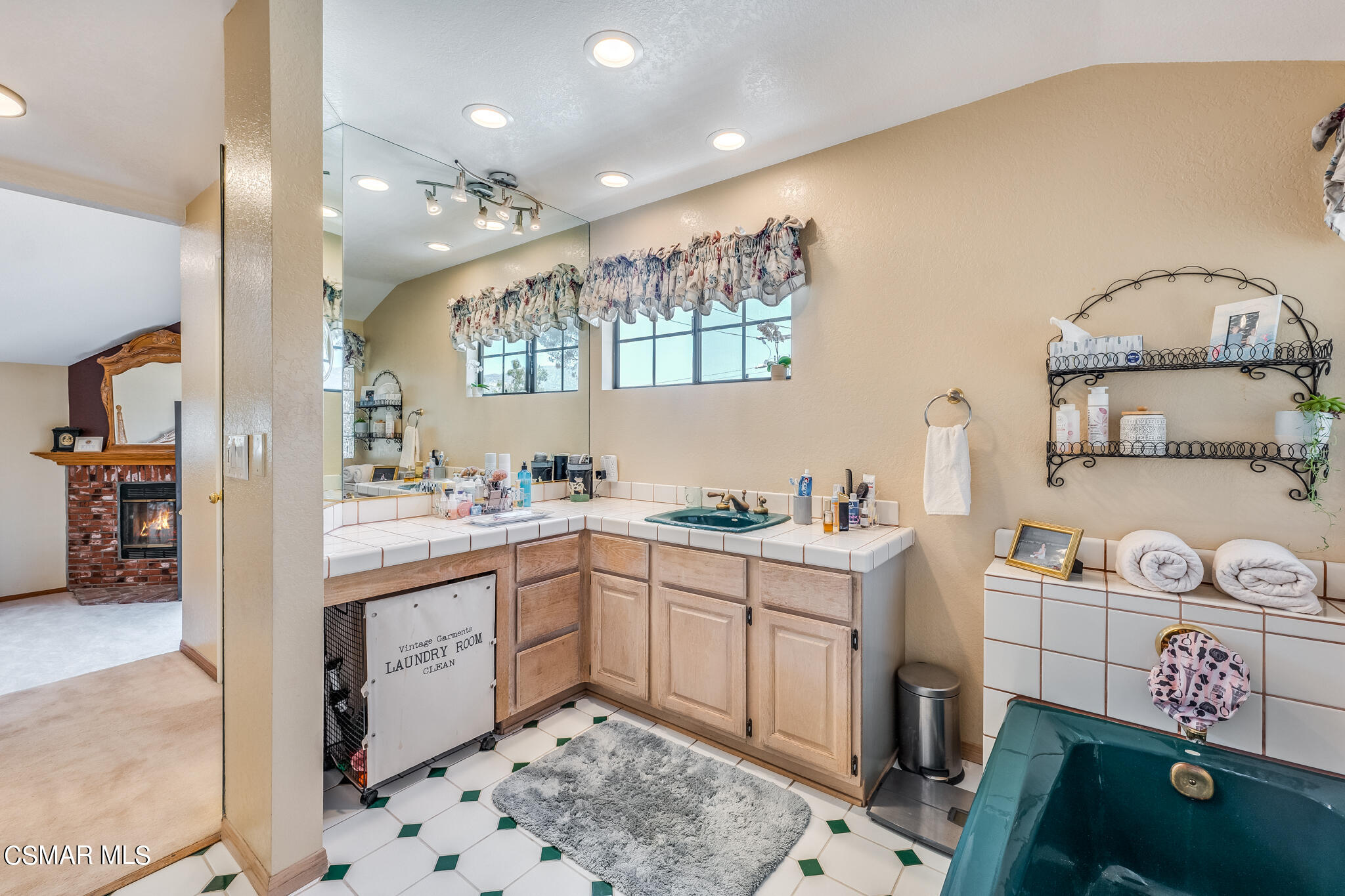 5765 Oak Knolls Road Simi Valley, CA 93063 - Photo 44 of 71 a spacious bathroom with a sink a vanity and a mirror