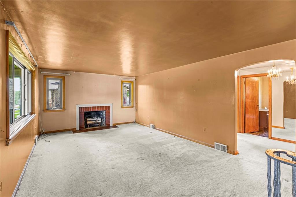 1484 Nine Eighty Road Canonsburg, PA 15317 - Photo 5 of 33 Living Room 1484 Nine Eighty Road