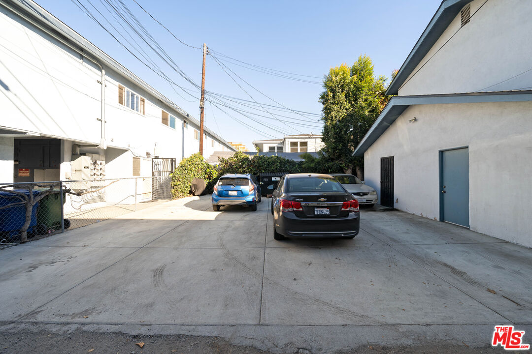8933 Cadillac Avenue, Unit 4 Los Angeles, CA 90034 - Photo 17 of 17 a car parked in front of a house