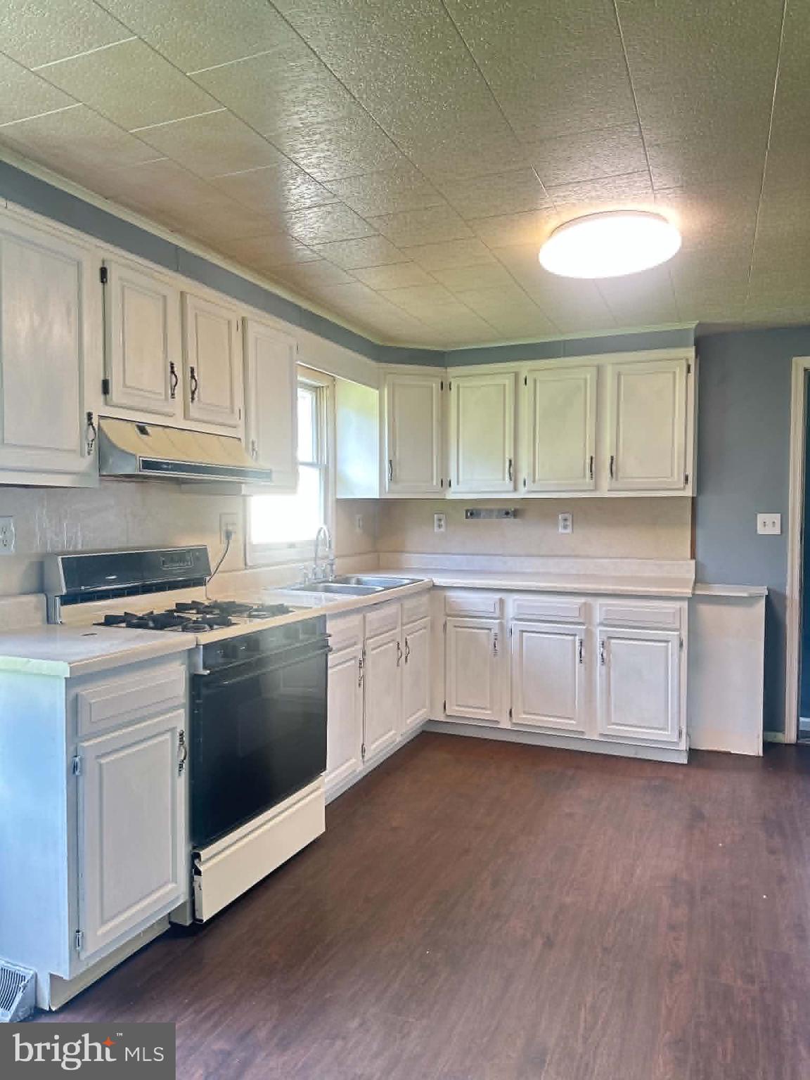 805 Baltimore Road Shippensburg, PA 17257 - Photo 5 of 23 a kitchen with granite countertop white cabinets and white appliances