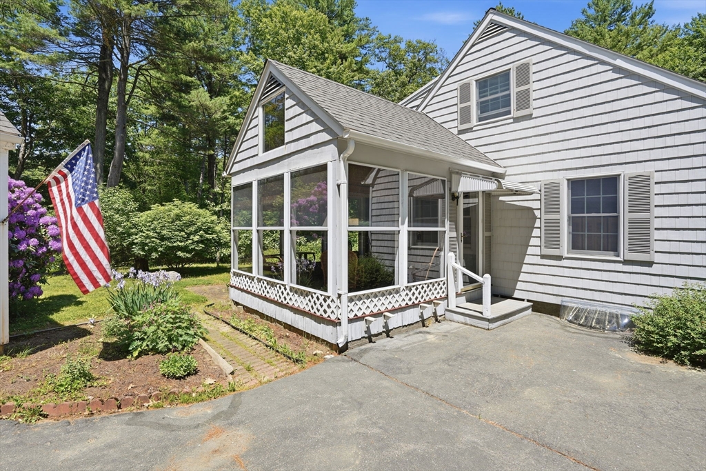 33 Cold Spring Road Westford, MA 01886 - Photo 5 of 42