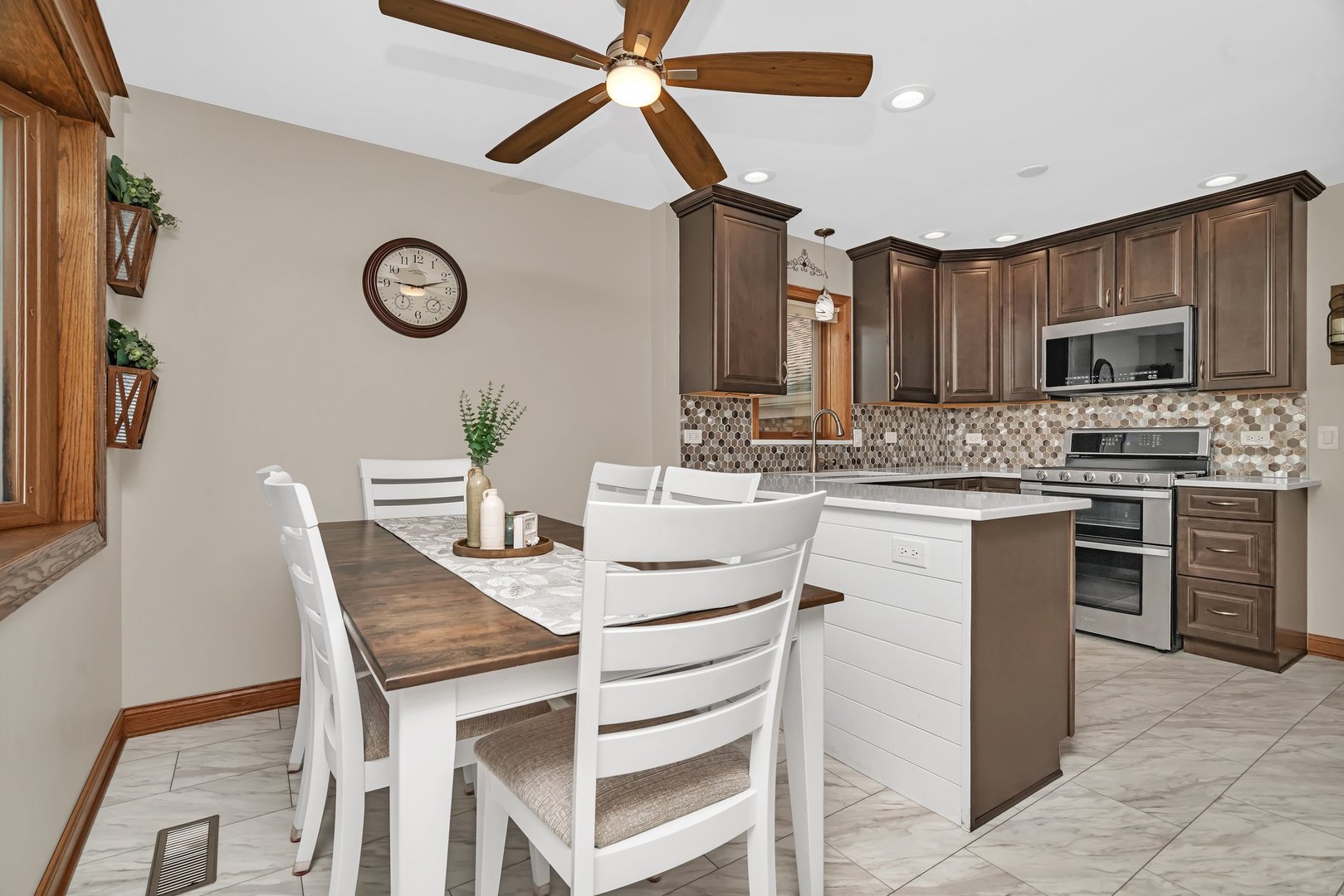 10600 Sycamore Drive Chicago Ridge, IL 60415 - Photo 11 of 35 Gallery Image 11