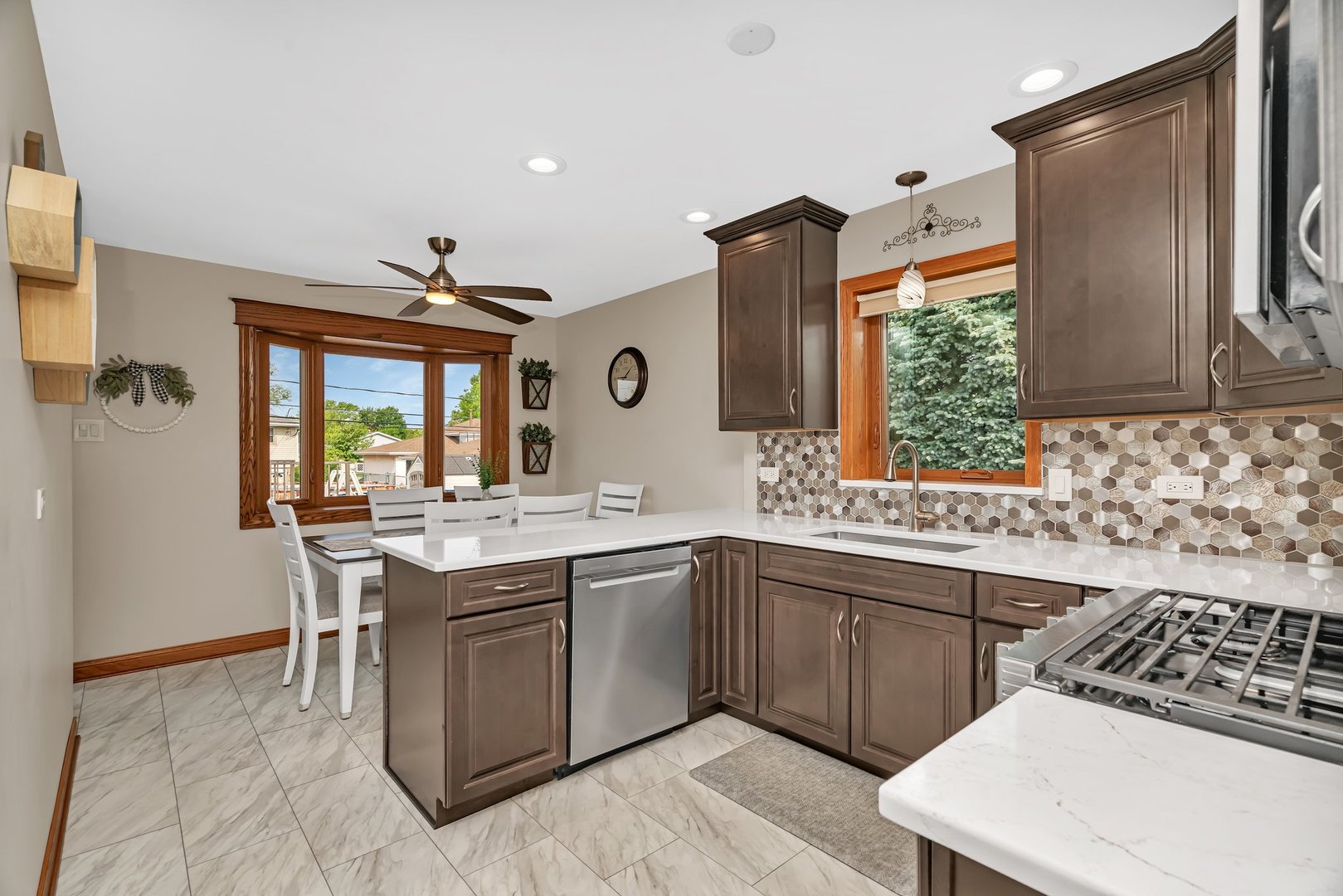 10600 Sycamore Drive Chicago Ridge, IL 60415 - Photo 8 of 35 Gallery Image 8