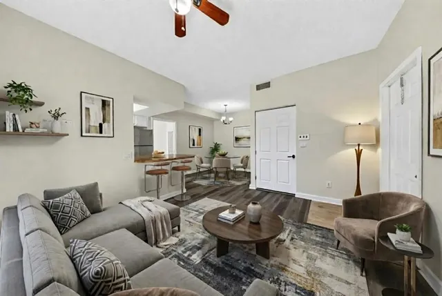 $1,950 | 641 Cypress Lake Boulevard, Unit E18, Pompano Beach, FL 33064