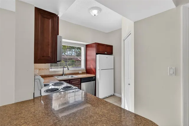 $1,950 | 641 Cypress Lake Boulevard, Unit E18, Pompano Beach, FL 33064