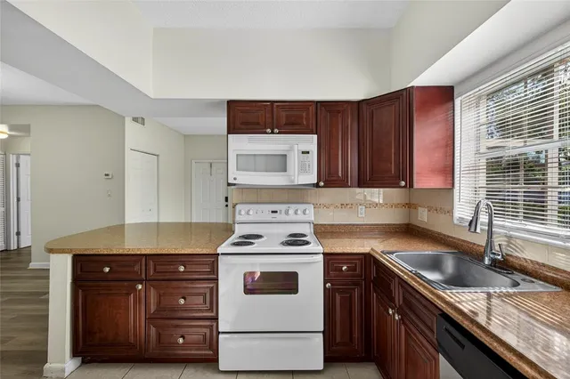 $1,950 | 641 Cypress Lake Boulevard, Unit E18, Pompano Beach, FL 33064