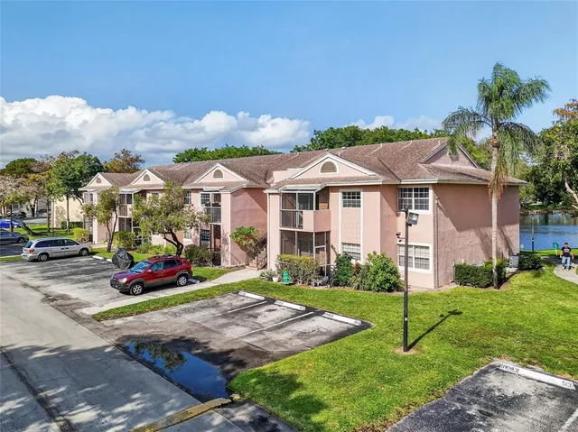 $1,950 | 641 Cypress Lake Boulevard, Unit E18, Pompano Beach, FL 33064
