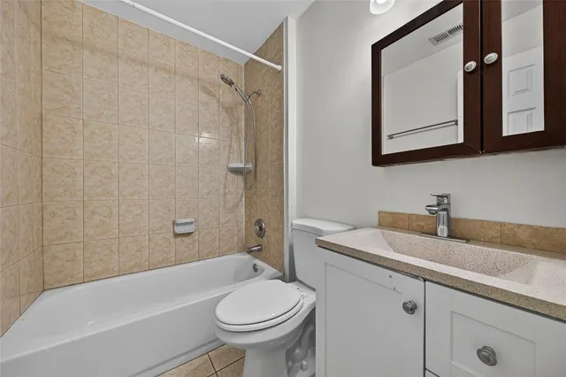 $1,950 | 641 Cypress Lake Boulevard, Unit E18, Pompano Beach, FL 33064