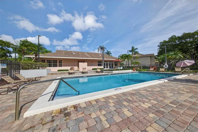 $1,950 | 641 Cypress Lake Boulevard, Unit E18, Pompano Beach, FL 33064