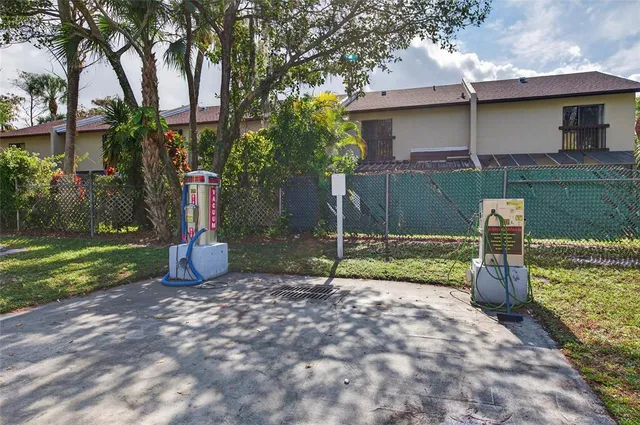 $1,950 | 641 Cypress Lake Boulevard, Unit E18, Pompano Beach, FL 33064