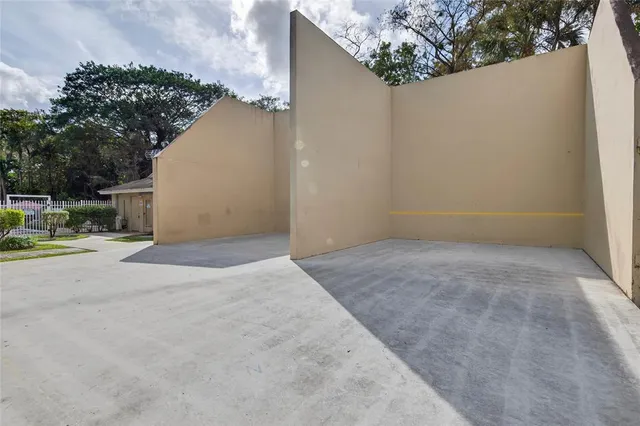 $1,950 | 641 Cypress Lake Boulevard, Unit E18, Pompano Beach, FL 33064