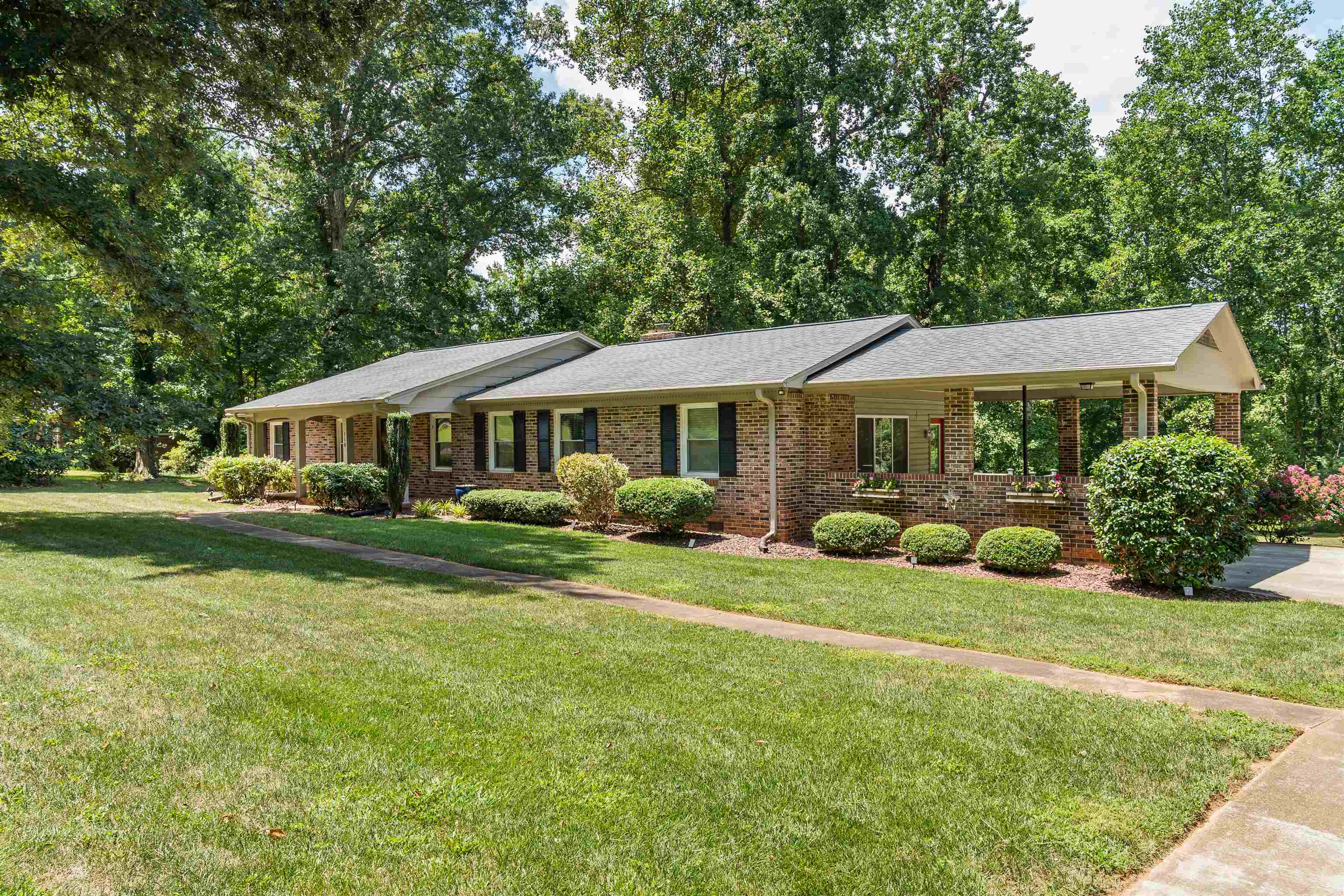 118 State Rd S-42-1630 Spartanburg, SC 29303 - Photo 1 of 21