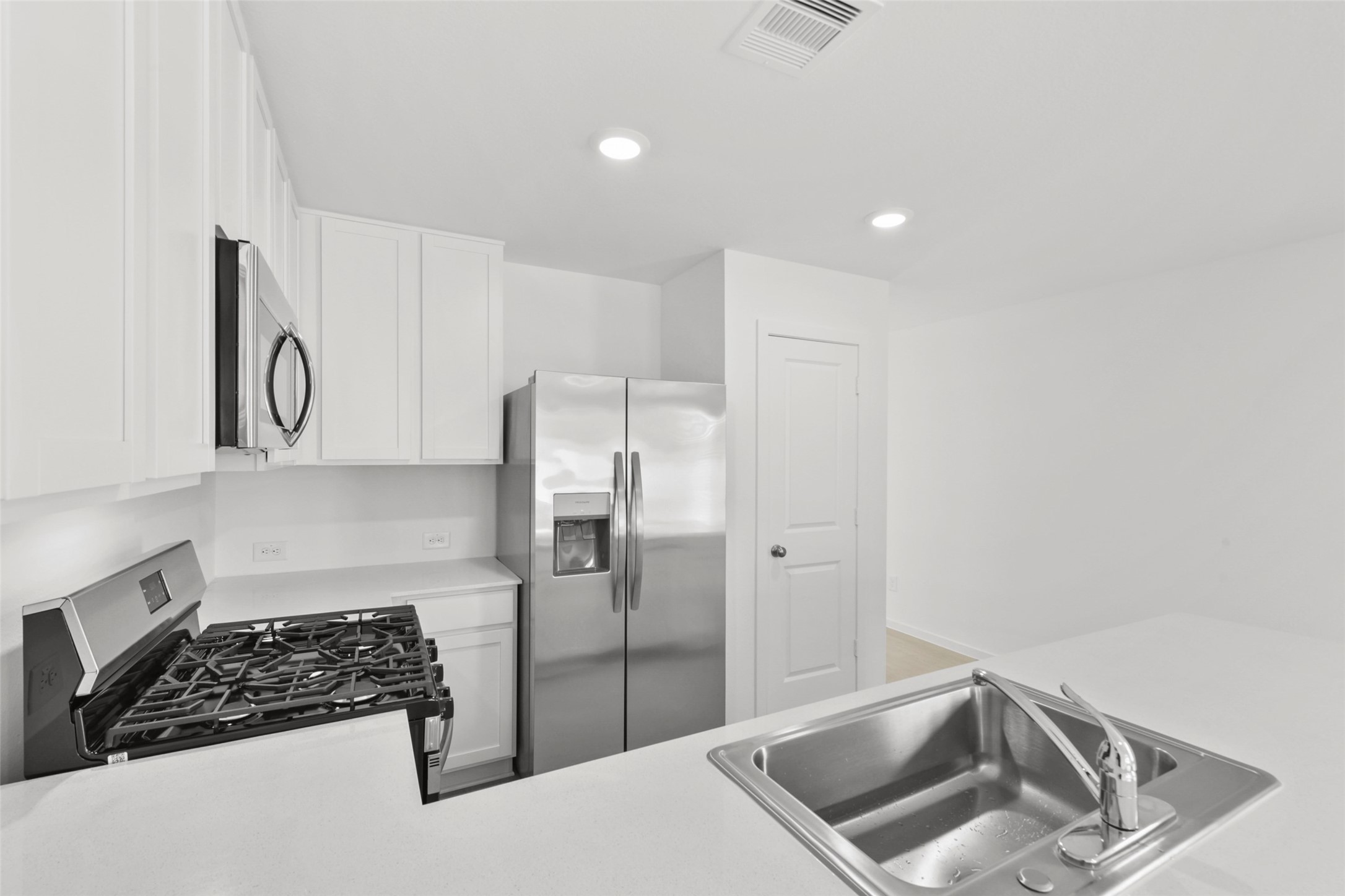 12403 Wild Strawberry Road Houston, TX 77038 - Photo 9 of 32 Gallery Image 9