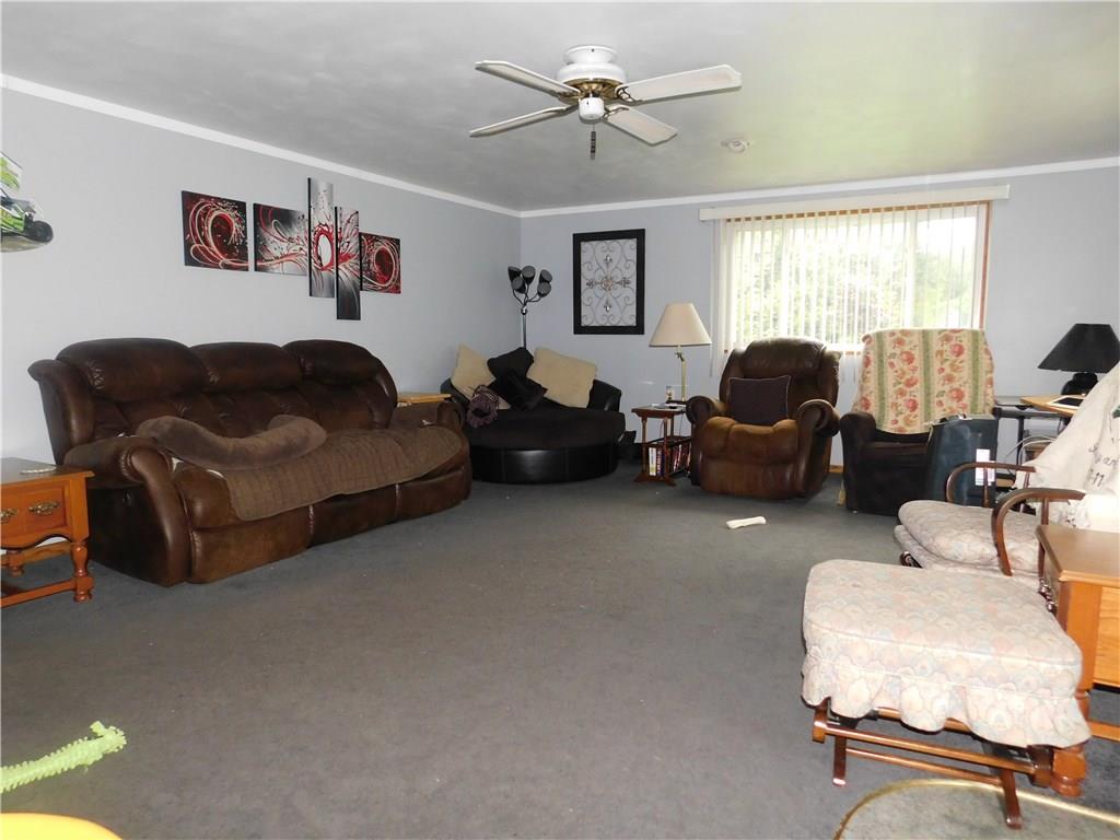 10 Salem Road Greenville, PA 16125 - Photo 13 of 21 LIVING ROOM