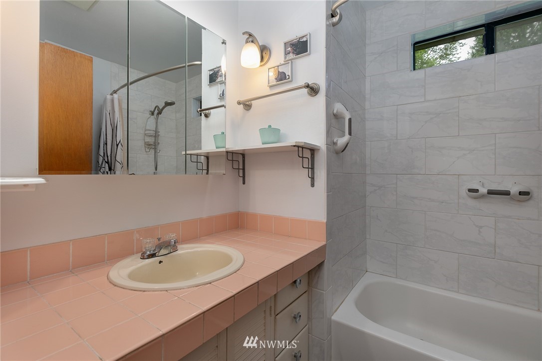 13123 Avondale Road Northeast Redmond, WA 98052 - Photo 17 of 21 Gallery Image 17
