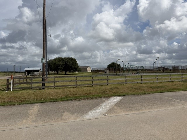 1032 Chuckwagon Trail Angleton, TX 77515 - Photo 7 of 8 Gallery Image 7