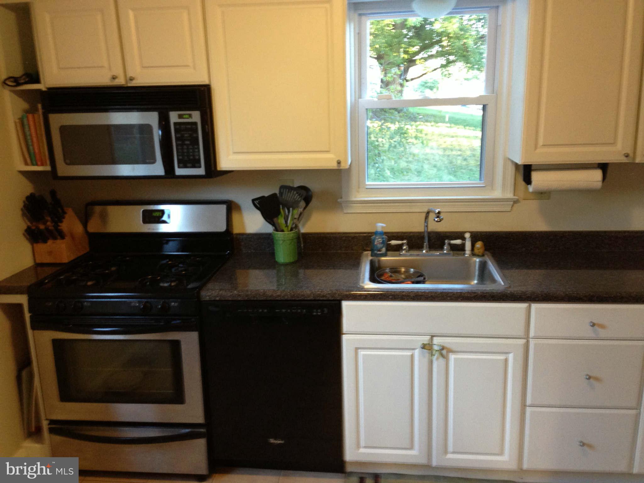 5562 Gayland Road Baltimore, MD 21227 - Photo 3 of 15 Kitchen
