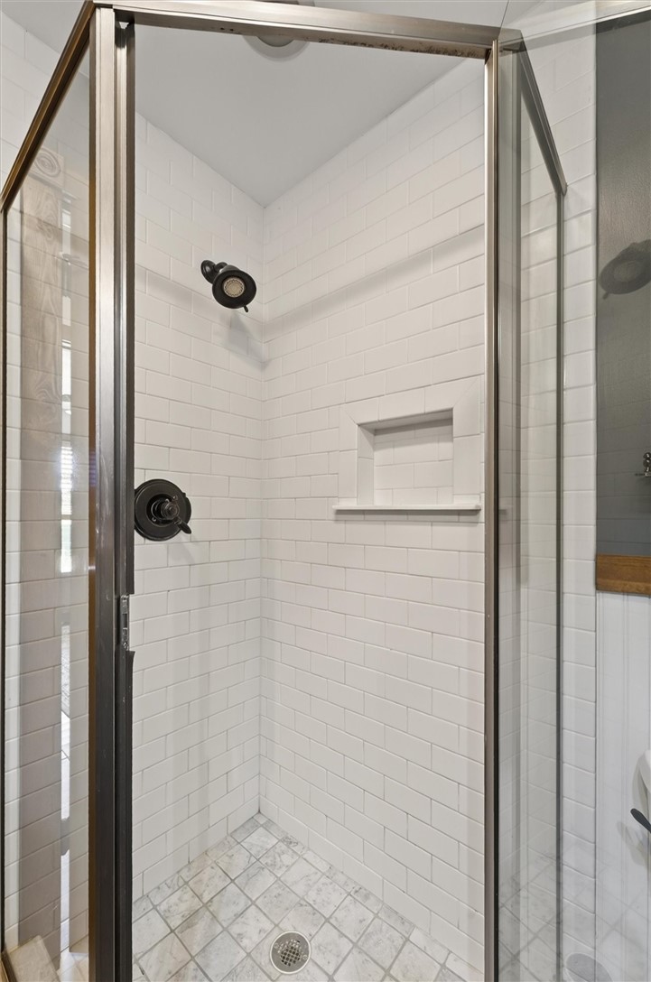 7150 Gauss Road Bloomfield, NY 14469 - Photo 27 of 50 2nd full bath tiled shower