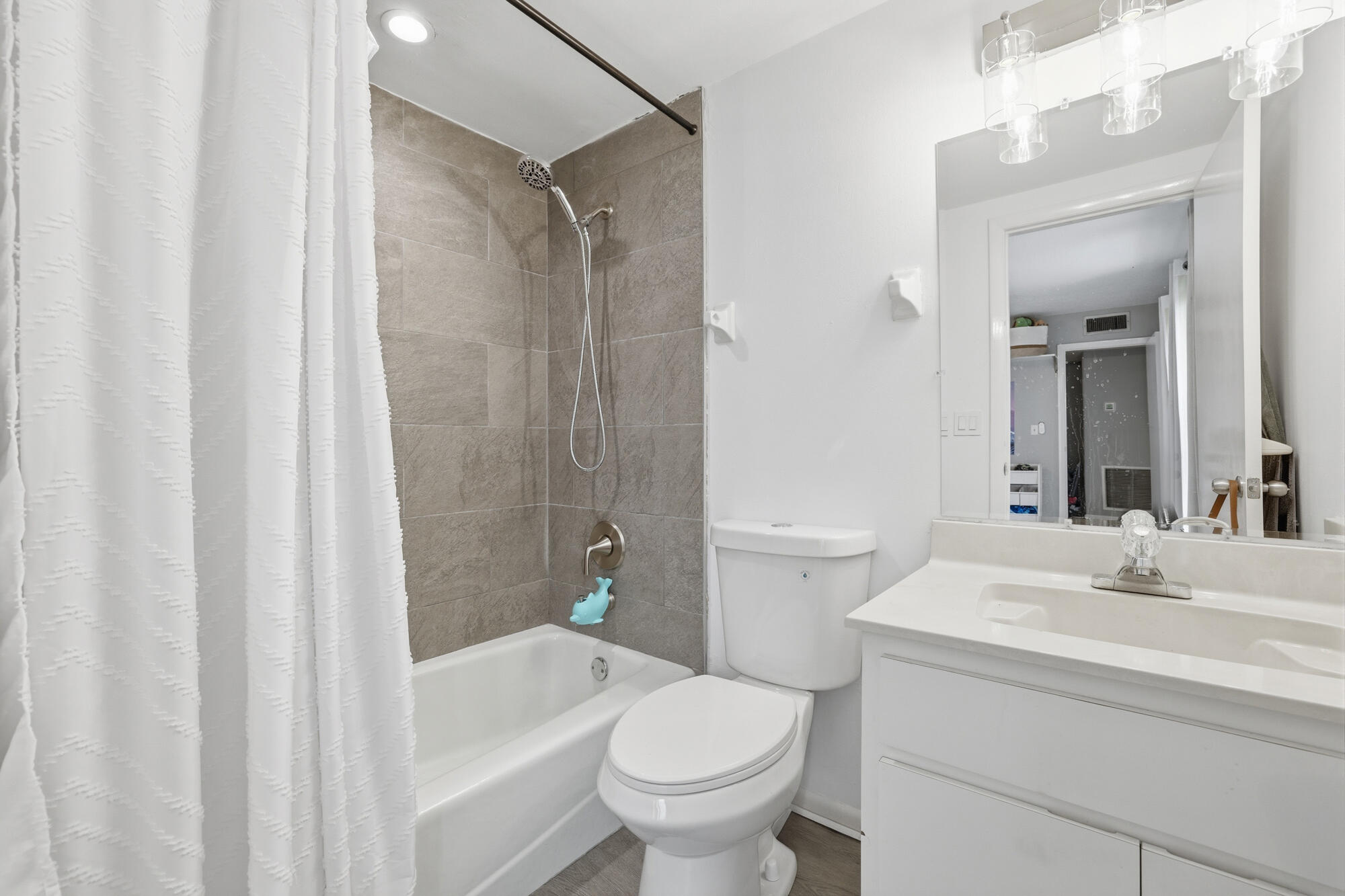 3832 Jefferson Street Stuart, FL 34997 - Photo 20 of 28 Guest Full Bath