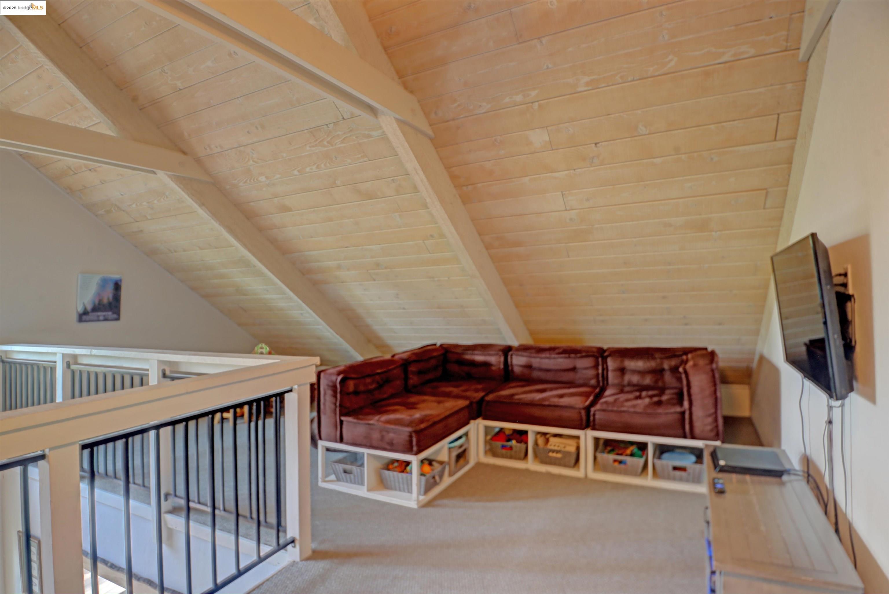 11979 Myer Court Groveland, CA 95321 - Photo 33 of 39 a view of a balcony with furniture