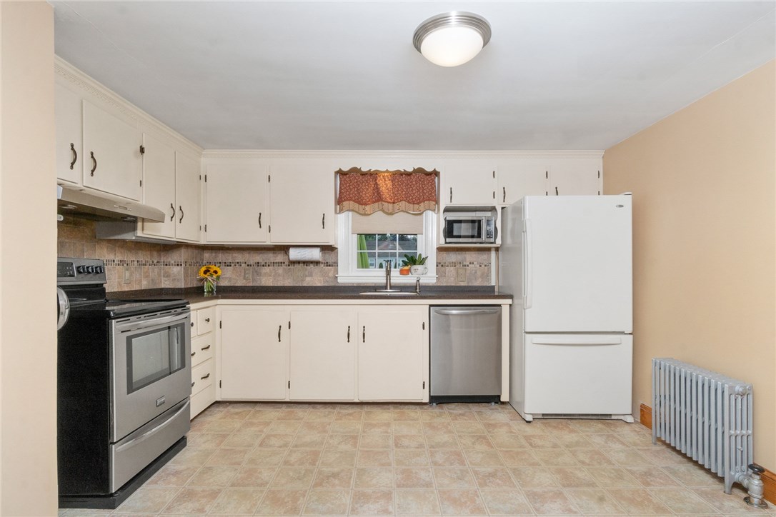 34 Invernia Road Cranston, RI 02920 - Photo 6 of 34 Gallery Image 6
