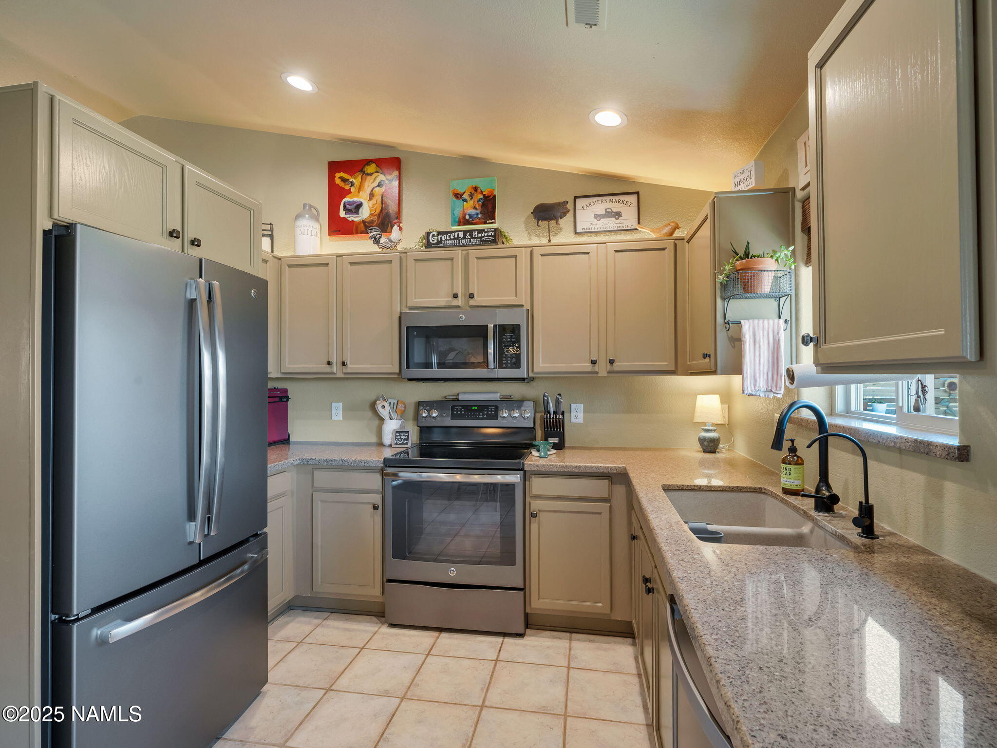 8390 Stardust Trail Flagstaff, AZ 86004 - Photo 11 of 27 Kitchen
