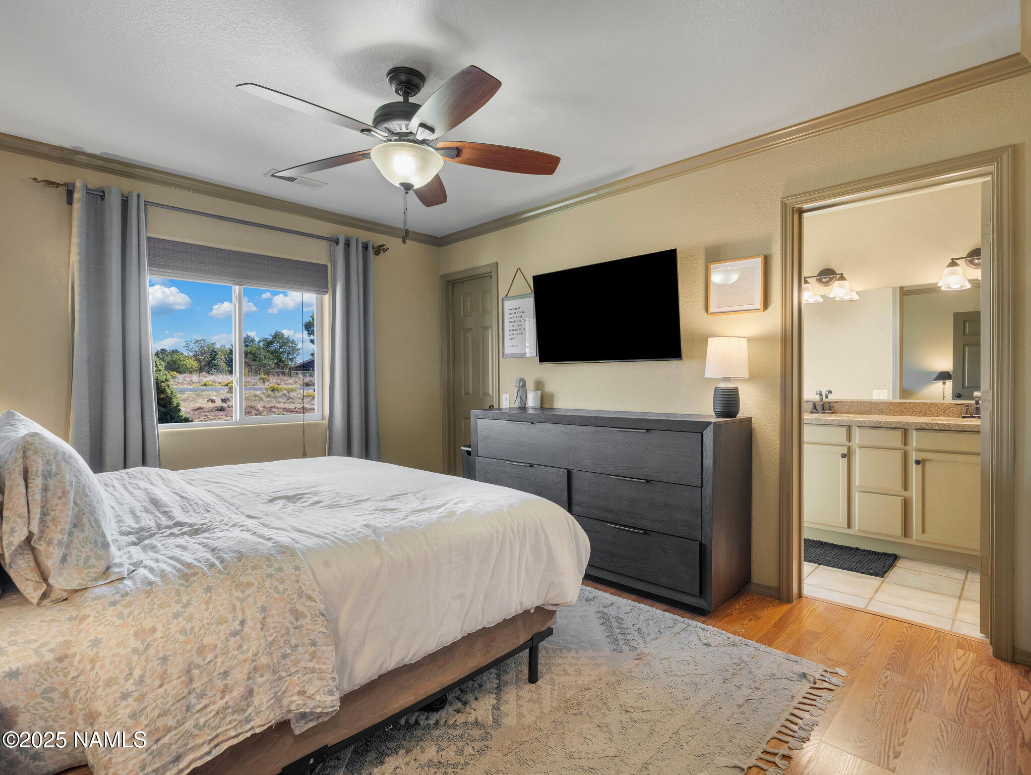 8390 Stardust Trail Flagstaff, AZ 86004 - Photo 17 of 27 Primary Bedroom