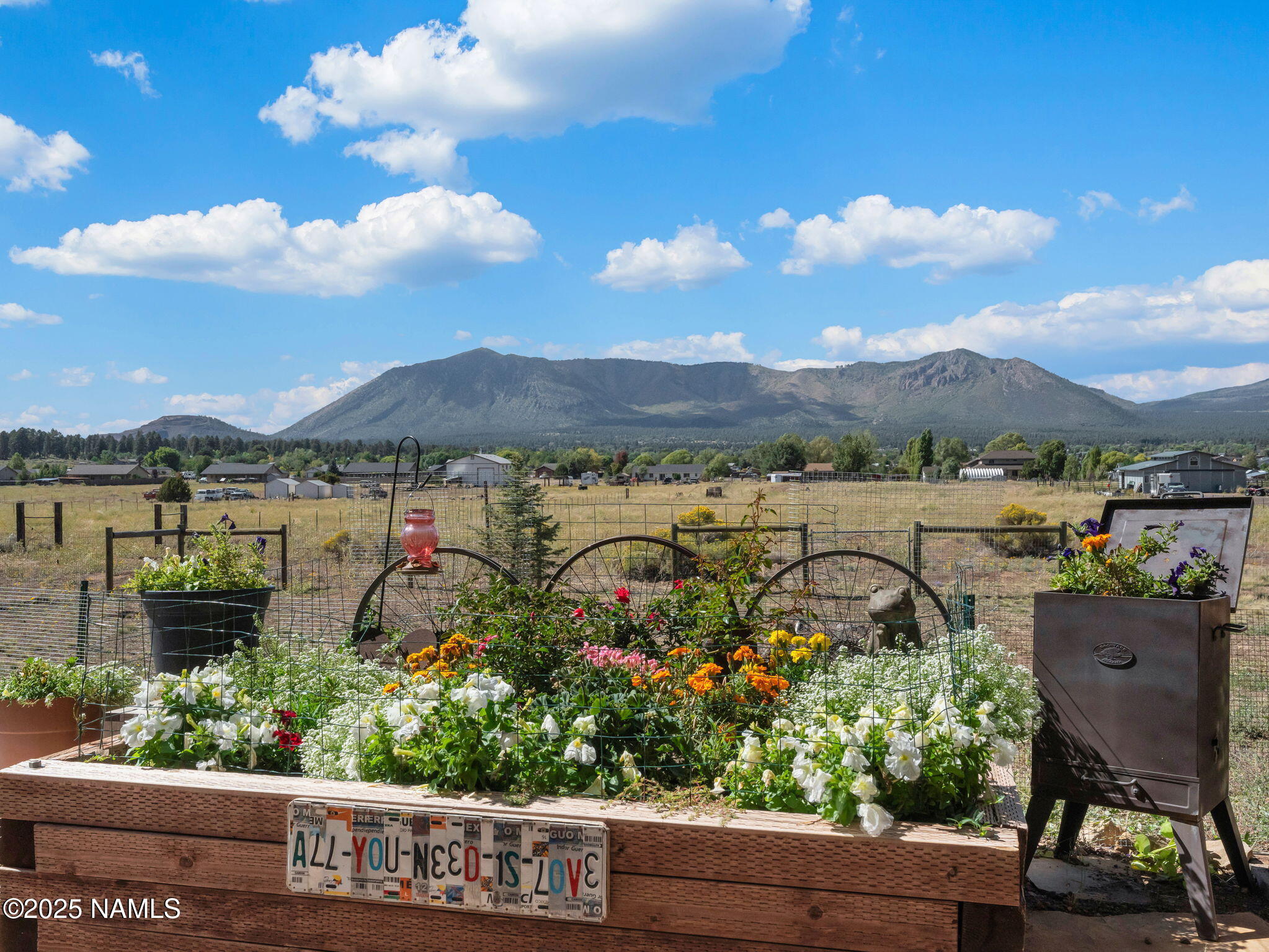 8390 Stardust Trail Flagstaff, AZ 86004 - Photo 20 of 27 Back patio