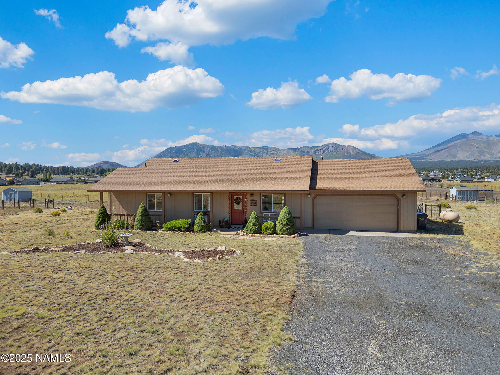 8390 Stardust Trail Flagstaff, AZ 86004 - Photo 2 of 27 Front