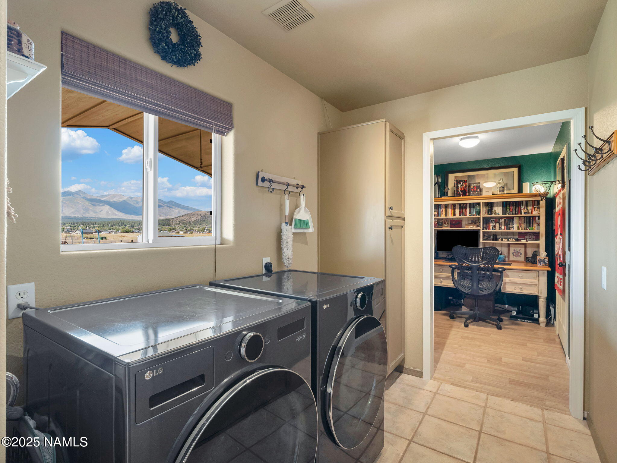 8390 Stardust Trail Flagstaff, AZ 86004 - Photo 9 of 27 laundry & Office