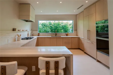 $4,195,000 | 4430 Royal Palm Avenue, Miami Beach, FL 33140