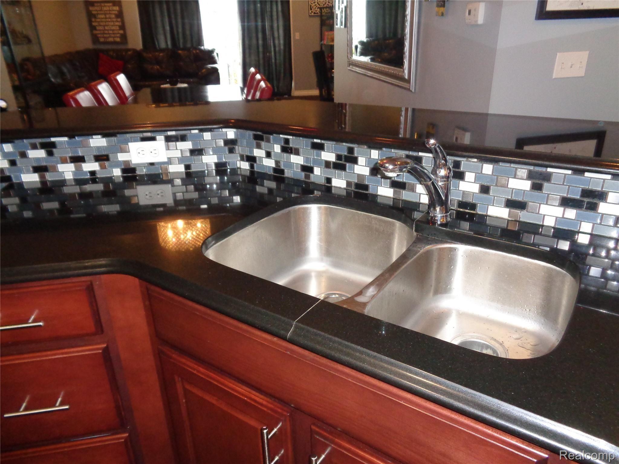 45598 South Stonewood Road Canton, MI 48187 - Photo 5 of 77 DSC04625.JPG
