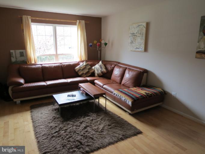 800 Brickston Road Reisterstown, MD 21136 - Photo 11 of 30 Living Room