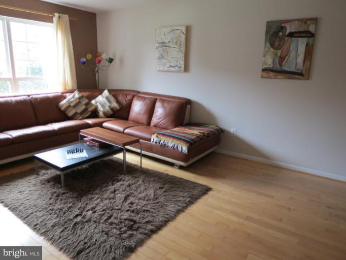 800 Brickston Road Reisterstown, MD 21136 - Photo 12 of 30 Living Room