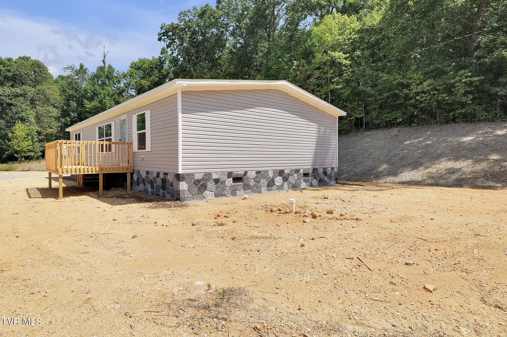 8486 Reedy Creek Road Bristol, VA 24202 - Photo 3 of 32 4-web-or-mls-8466-reedy-creek-rd