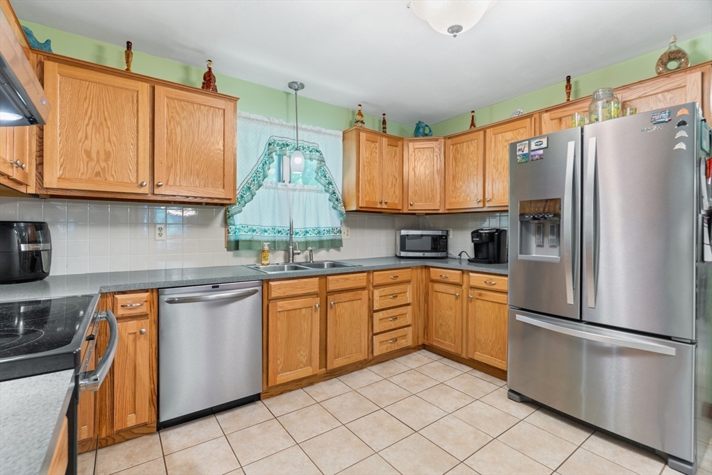 224 Perryville Road Rehoboth, MA 02769 - Photo 9 of 28