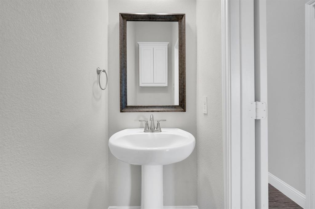395 Haven Road Waxahachie, TX 75165 - Photo 23 of 40 a bathroom with a sink and a mirror
