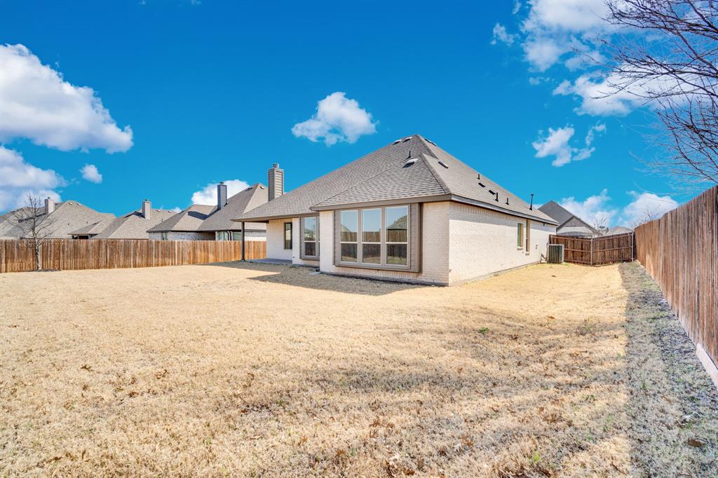 395 Haven Road Waxahachie, TX 75165 - Photo 36 of 40 a front view of a house with a yard