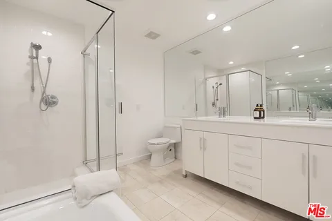 $1,350,000 | 1033 Carol Drive, Unit T3, West Hollywood, CA 90069