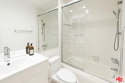 $1,350,000 | 1033 Carol Drive, Unit T3, West Hollywood, CA 90069