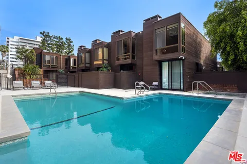 $1,350,000 | 1033 Carol Drive, Unit T3, West Hollywood, CA 90069