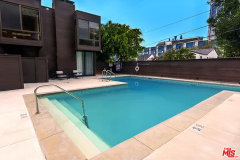 $1,350,000 | 1033 Carol Drive, Unit T3, West Hollywood, CA 90069