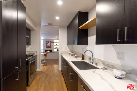 $1,350,000 | 1033 Carol Drive, Unit T3, West Hollywood, CA 90069