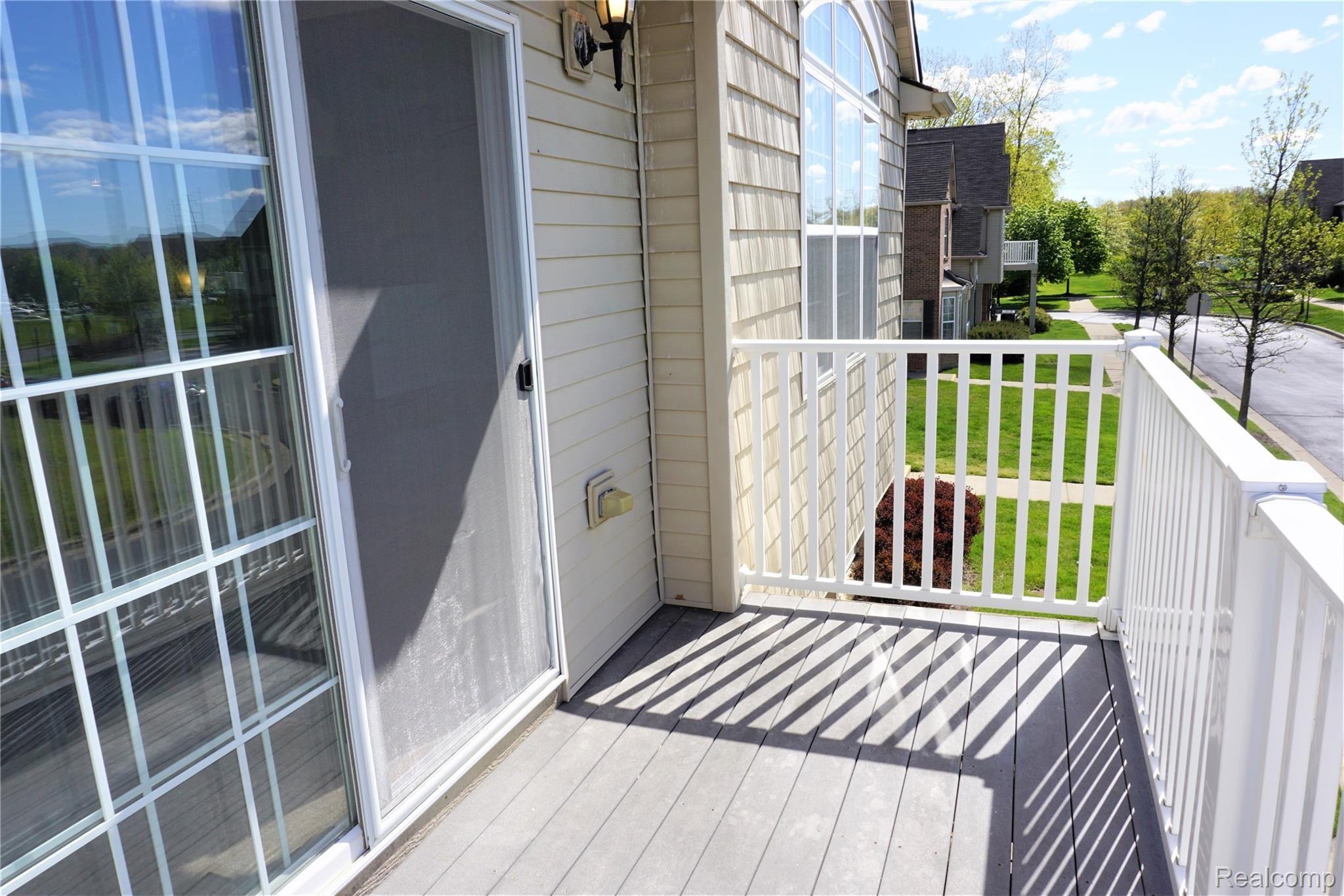 23452 Ridgeview Street Taylor, MI 48180 - Photo 23 of 26 25 Balcony.jpg
