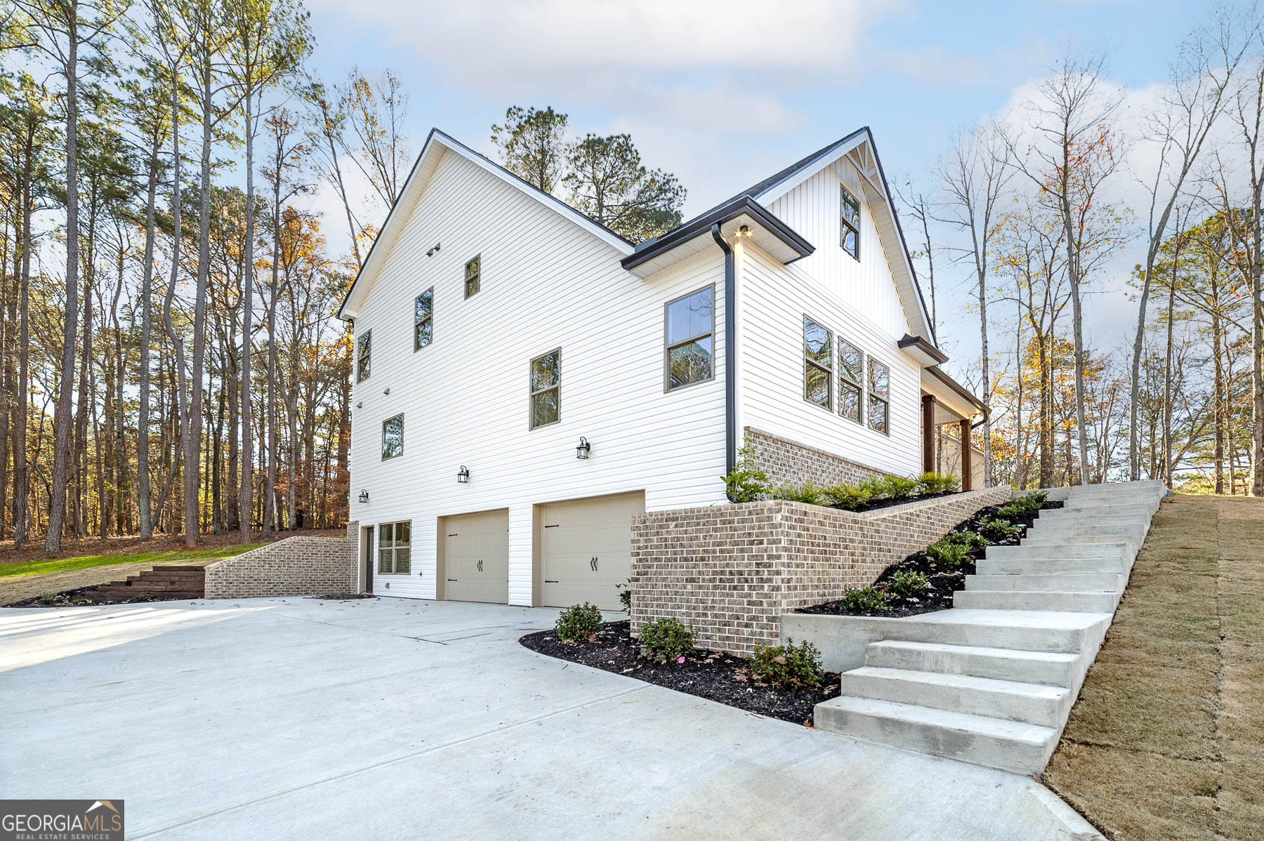 245 Pelican Circle Monticello, GA 31064 - Photo 2 of 37 a view of a white house with a street