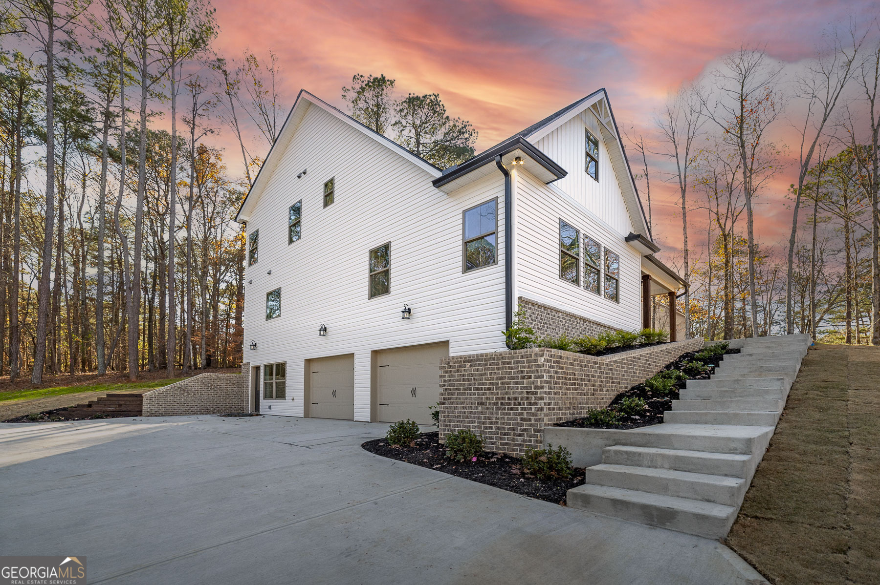 245 Pelican Circle Monticello, GA 31064 - Photo 3 of 37 a front view of a house with a yard
